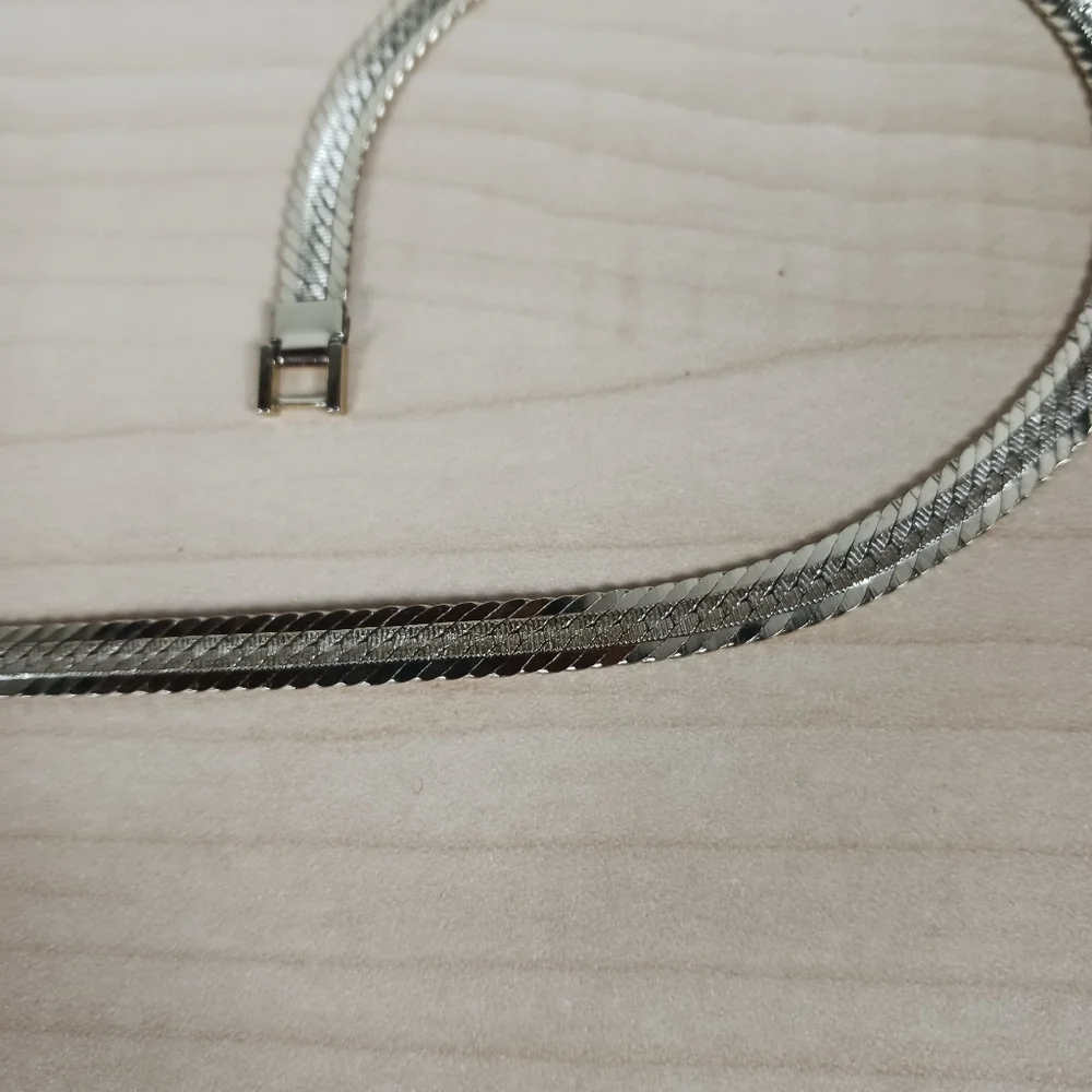 Vintage Gold Tone Herringbone Chain Necklace 24” Sleek Flat Unisex Elegant‎